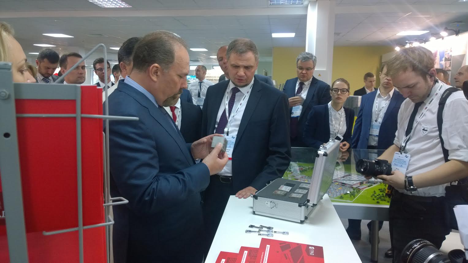 "Русское техническое общество" представило линейку инновационных модифицированных бетонов Министру строительства РФ